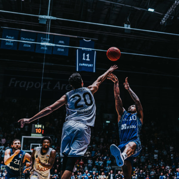 Fraport Skyliners Spieler macht Sprungwurf