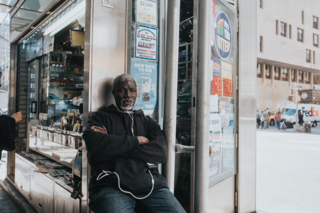 alter Mann in New York